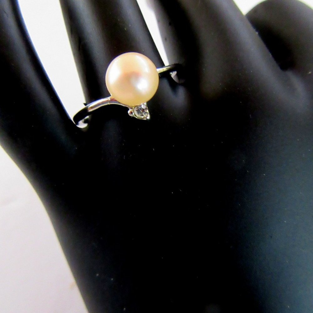 Faux pearl solitare ring with rhinestone - NOS